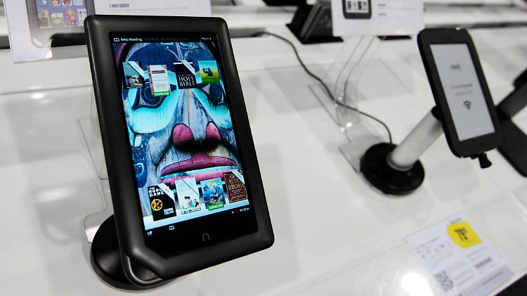 Ein Nook-Lesegerät von Barnes & Noble: Microsoft steigt in das boomende Geschäft mit E-Books ein und gibt der größten US-Buchkette dafür eine Millionenspritze.
