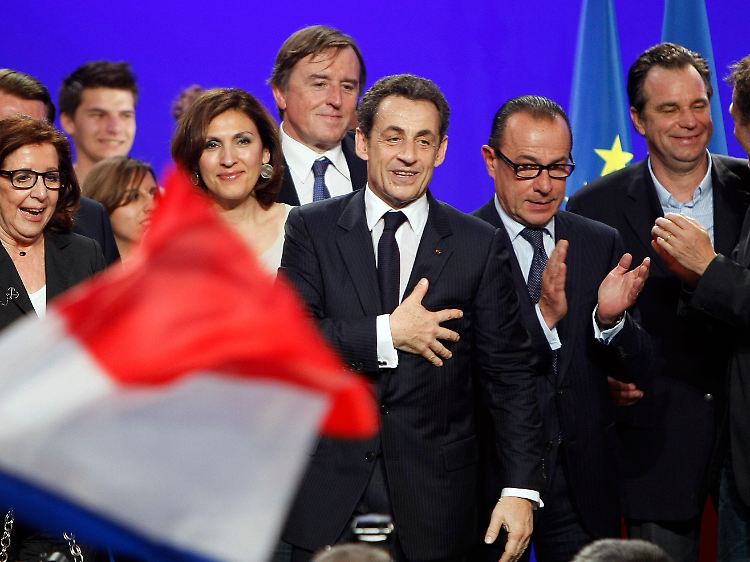 Sarkozy gibt sich kämpferisch und wirbt um Stimmen aus dem rechten Spektrum.