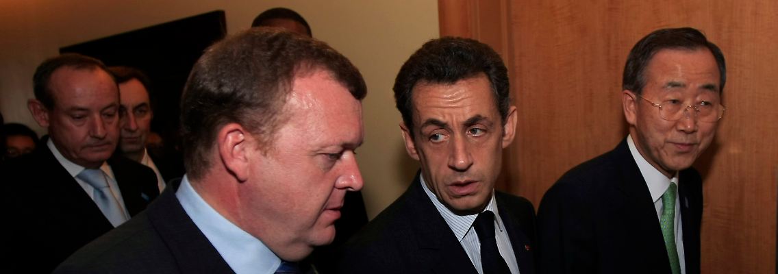 Grüne Krawatte: Ban Ki Moon neben Nicolas Sarkozy (M.) und Lars Loekke Rasmussen.
