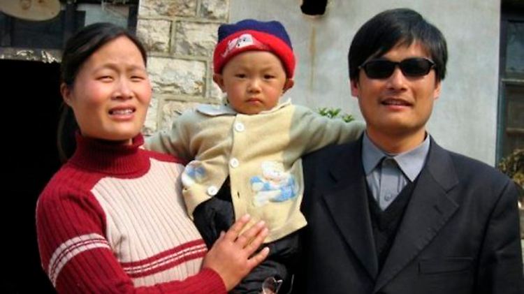 Bürgerrechtler Chen mit seiner Familie (Archivbild).