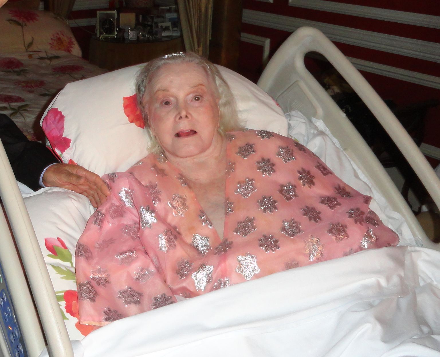 Eines der bis dato letzten Fotos von Zsa Zsa Gabor aus dem August 2011. Ganze 95 Jahre ist die ehemalige Schauspielerin inzwischen alt.