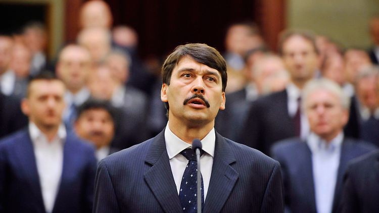 Kann das Parlament auflösen: Der neue Präsident Janos Ader bei seiner Vereidigung.