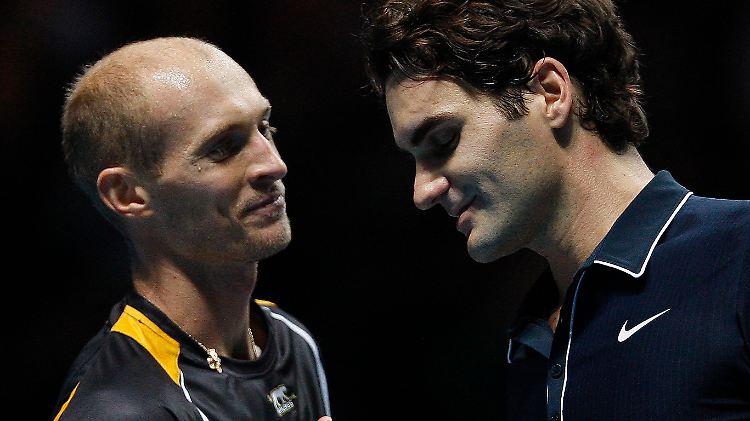 Gescheitert: Favorit Roger Federer (r.) unterlag dem Russen Nikolai Dawydenko.
