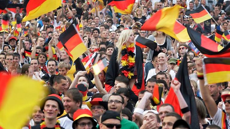 Viele Fußballfans fiebern der EM schon entgegen - wer sie in Polen miterleben will, sollte aber vor der Reise einige Dinge berücksichtigen