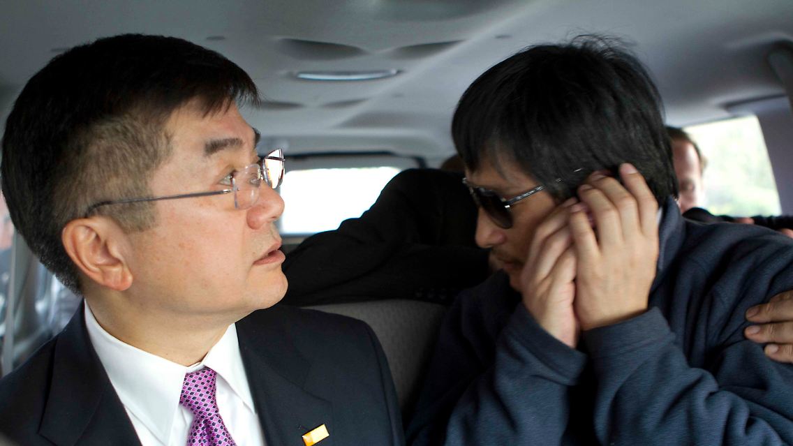 2012-05-02T171435Z_01_PEK20_RTRMDNP_3_CHINA-USA.JPG4038520867152330532.jpg