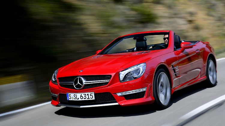 Der SL 63 von AMG ist noch stärker auf Leistung und Fahrdynamik abgestimmt als sein "kleiner" Bruder der SL 500.