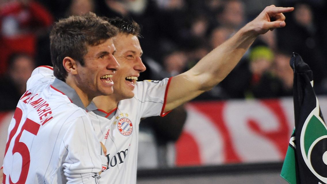 Traf kurz nach der Pause: Ivica Olic, rechts, mit seinem Lollegen Thomas Müller, der den ersten Treffer für die Bayern erzielte.