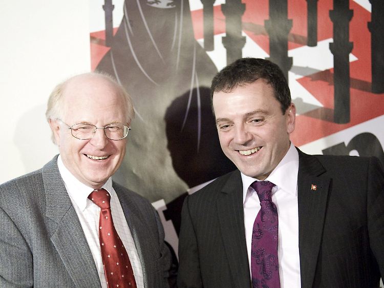 Ulrich Schlueer, rechts, und Walter Wobmann freuen sich über den Erfolg ihrer Initiative.