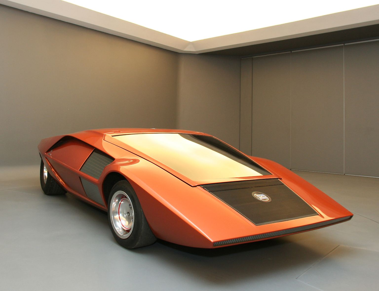 Giuseppe "Nuccio" Bertone hat die automobile Mode des 20. Jahrhunderts revolutioniert wie kein anderer Designer.  Er fand radikale Formen für Massenmodelle und ...