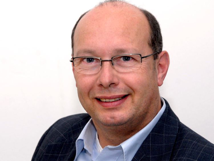Prof. Udo Vorholt arbeitet an der Technischen Universität Dortmund. Der Politikwissenschaftler befasst sich vor allem mit Parteienforschung, Politischer Theorie und Politischer Bildung.