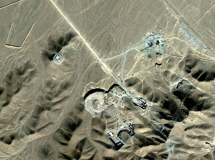Der Iran will seine Urananreicherung ausbauen. Das Satellitenbild zeigt die vermeintliche zweite iranische Atomanlage in Ghom.