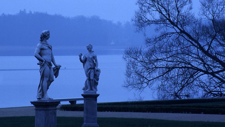 Romantische Stimmung - der Schlosspark und der Blick über den See gefiel Friedrich dem Großen genauso wie Kurt Tucholsky.