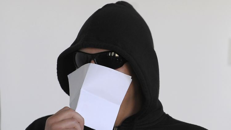 Der Angeklagte Peter W. sitzt zu Beginn des Prozesses im Gerichtssaal des Dresdner Landgerichtes.
