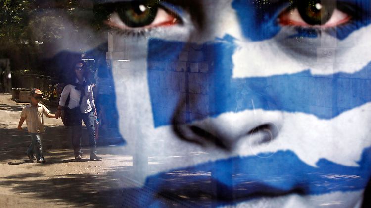 Spiegelbild an einer Bushaltestelle in Athen.