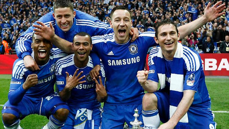 Pokalsieger: Chelseas Salomon Kalou, Gary Cahill, Ashley Cole, John Terry and Frank Lampard.
