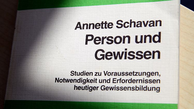Die gebundene Dissertation der Bundesbildungsministerin.