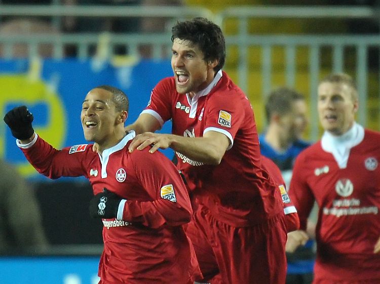Der Blick geht in Richtung erste Liga: Sidney Sam (links) feiert seinen Siegtreffer.