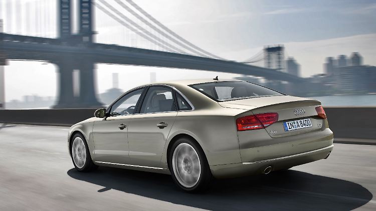 Neben einer frischen Optik soll die Luxuslimousine vor allem mit sparsamen Motoren überzeugen.