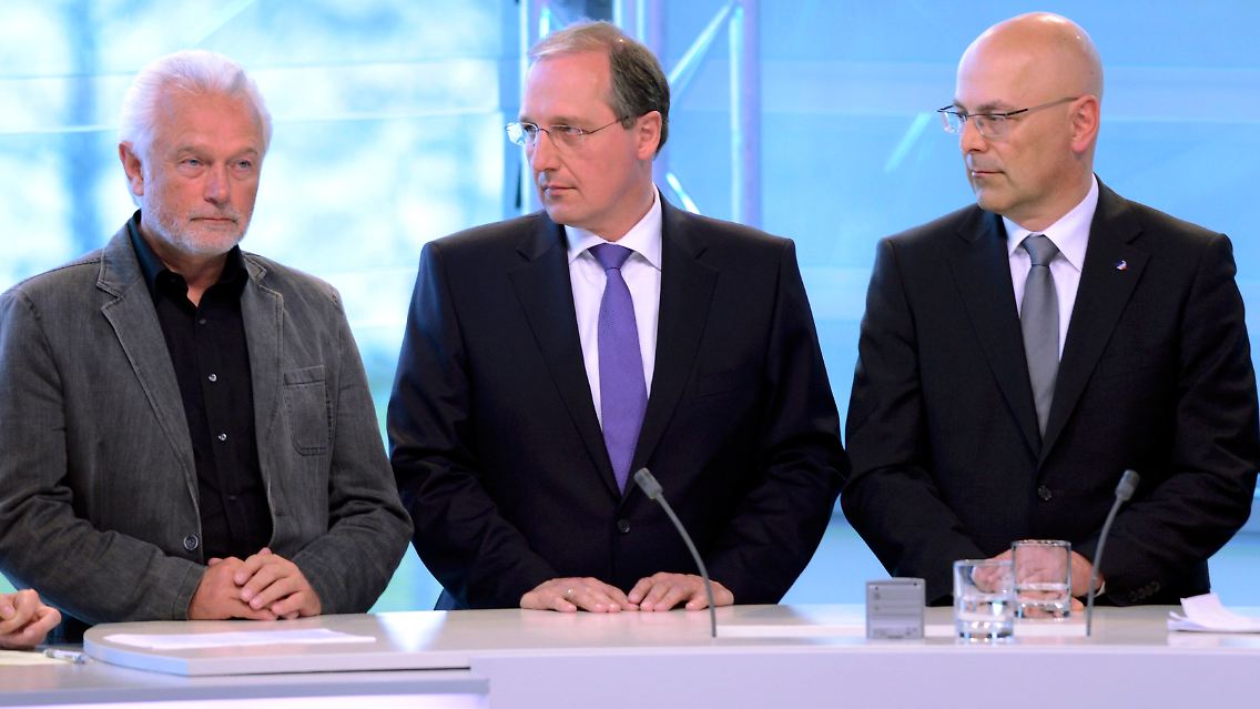 Wolfgang Kubicki (FDP), Jost de Jager (CDU) und Torsten Albig (SPD) blicken noch etwas ratlos drein.