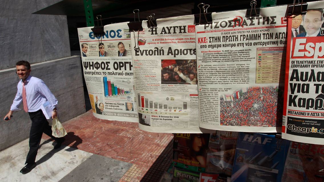 2012-05-07T095800Z_01_ATH02_RTRMDNP_3_GREECE.JPG3209083358118071678.jpg