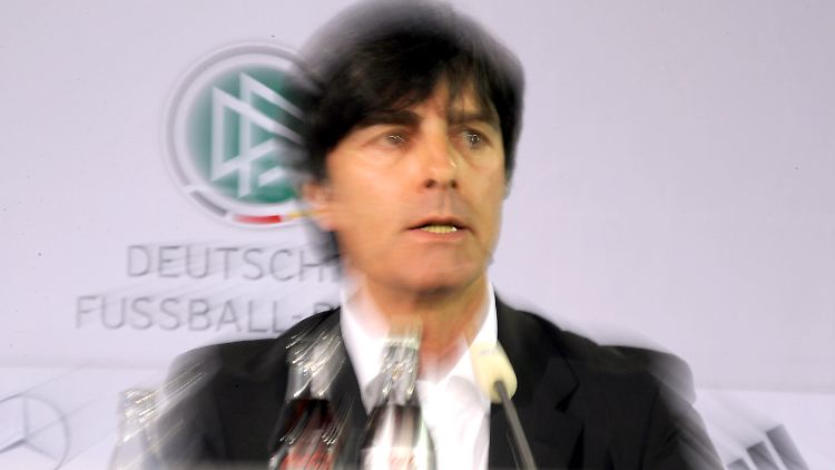 "Wir müssen innerhalb kürzester Zeit ein Team formen, das dann auch in der Lage ist, Herausragendes bei dieser EM zu leisten": Joachim Löw.