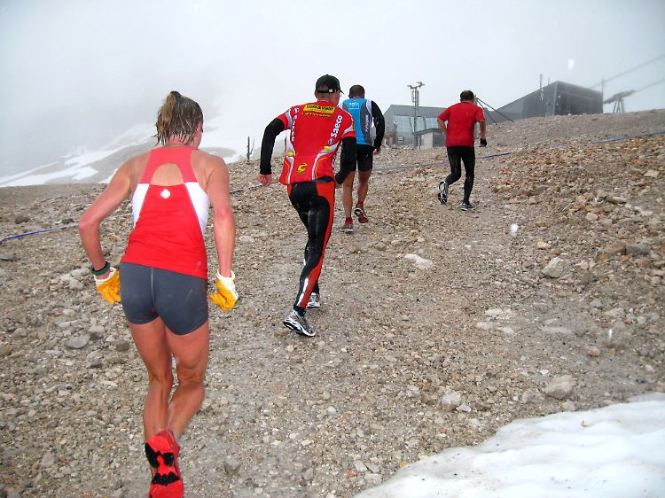 Läufer beim Zugspitz-Extremberglauf am 13. Juli 2008.