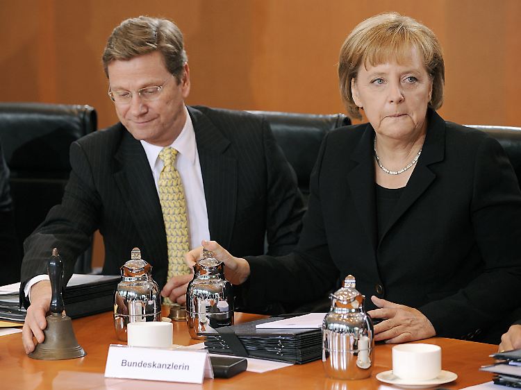 Die Bundeskanzlerin und ihr neuer Außenminister wollen nicht unter Zeitdruck entscheiden.