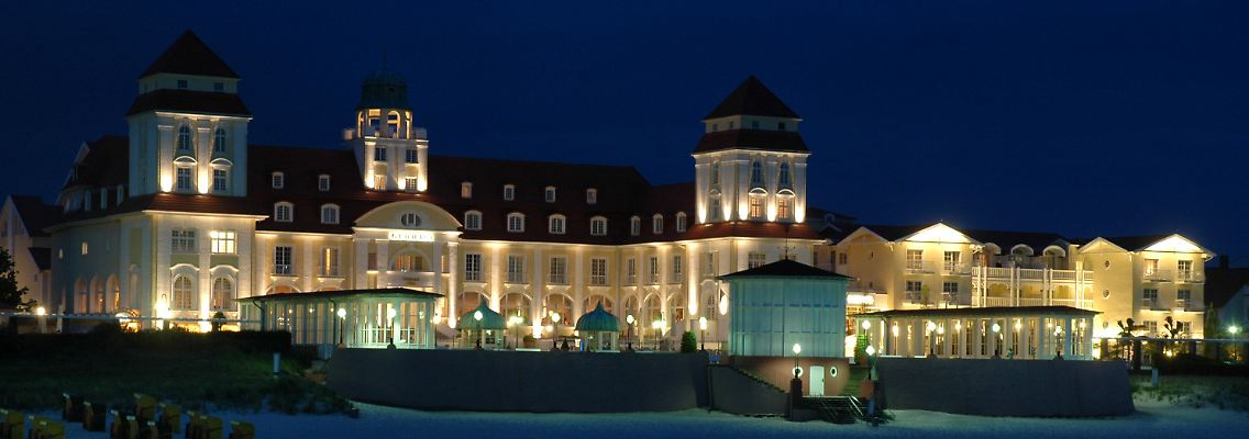Luxus pur: Das" Kurhaus" am Strand des Ostseebades Binz auf der Insel Rügen.