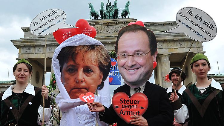 Eine Aktion der Gruppe "Steuer gegen Armut" vor dem Brandenburger Tor.