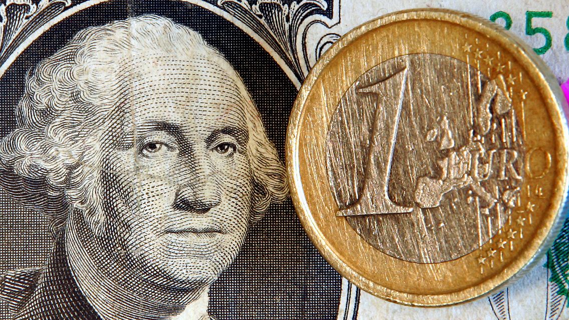 Laut Commerzbank sieht der Markt eine gewisse Wahrscheinlichkeit, dass die USA erneut in eine Rezession fällt.