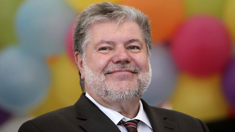Beck ist nach Angaben seiner Sprecherin bester Gesundheit. Und so lange das so bleibt, wolle er sein Amt ausüben.