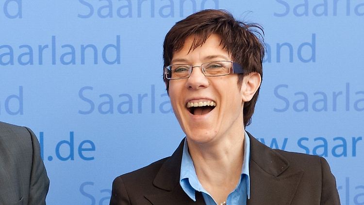 Annegret Kramp-Karrenbauer bleibt Ministerpräsidentin.
