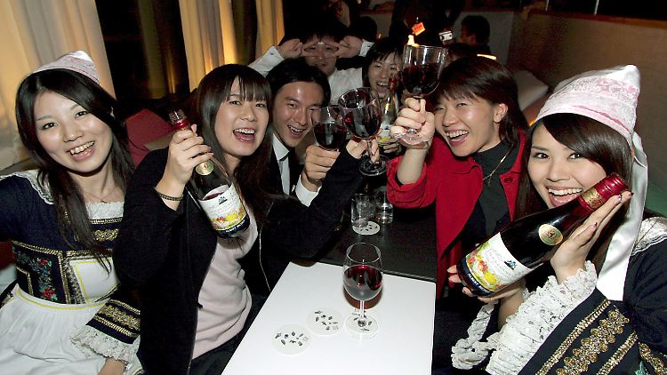 Je angenehmer die Umgebung, umso besser schmeckt der Wein. Doch damit ist das Phänomen noch nicht erklärt.