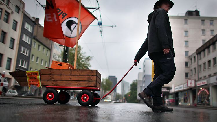 Wahlkampf mit dem Bollerwagen: Die Piraten machen auch anderen Wahlkampf als die etablierten Parteien.