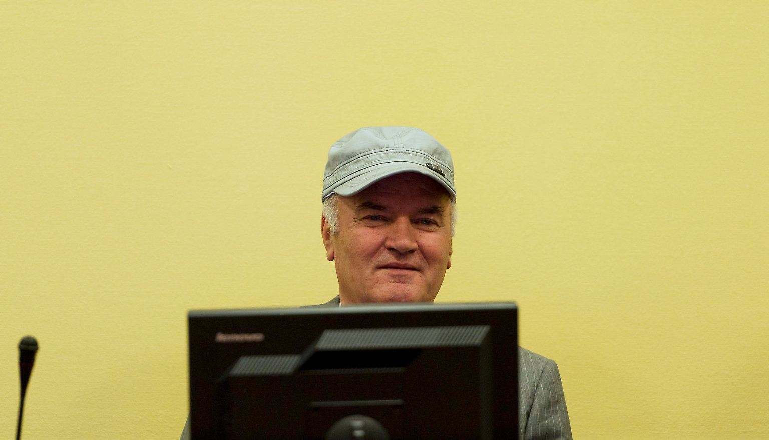 Mit Ratko Mladic steht in Den Haag einer der letzten verbliebenen mutmaßlichen Kriegsverbrecher der Balkankriege vor Gericht. Der ehemalige Militärchef der bosnischen Serben soll zwischen 1992 und 1995 für den Tod Tausender Zivilisten verantwortlich sein. 