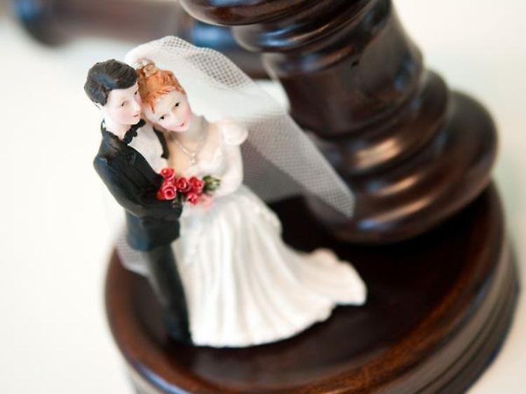 Bevor eine Ehe geschieden wird, müssen die Partner ein Jahr getrennt leben. In dieser Zeit sollen sie prüfen, ob wirklich alles vorbei ist.