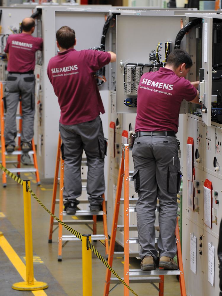 Operativ schlägt sich Siemens in der Wirtschaftskrise besser als erwartet.