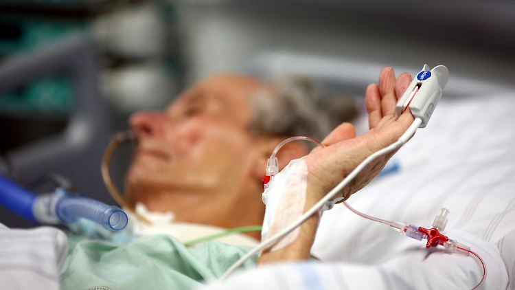 Mit moderner Gerätmedizin können Menschen fast unendlich lange in einem lebensähnlichen Zustand gehalten werden.