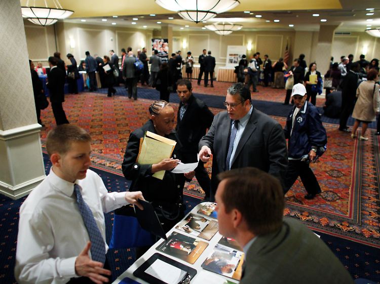 Arbeitsuchende auf einer Jobmesse in New York.