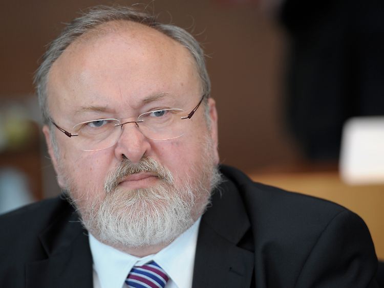 Oberstaatsanwalt Walter Kimmel aus Nürnberg steht dem Untersuchungsausschuss in Berlin Rede und Antwort.