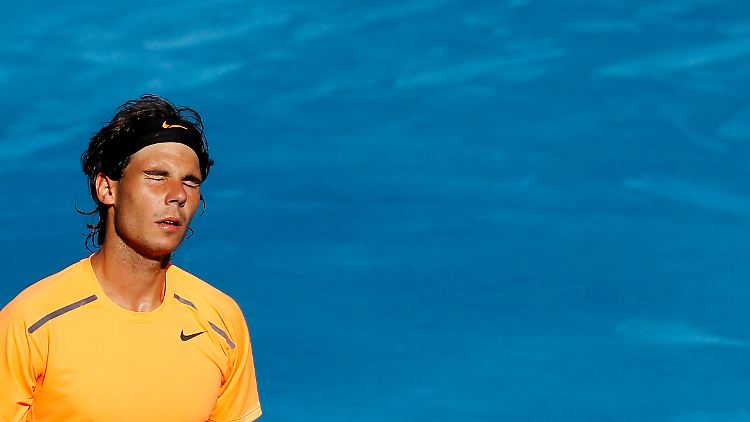 Bei seinem Heimspiel verlor Nadal schon im Viertelfinale - und erneuerte anschließend sein Kritik am ungewohnten Sand.