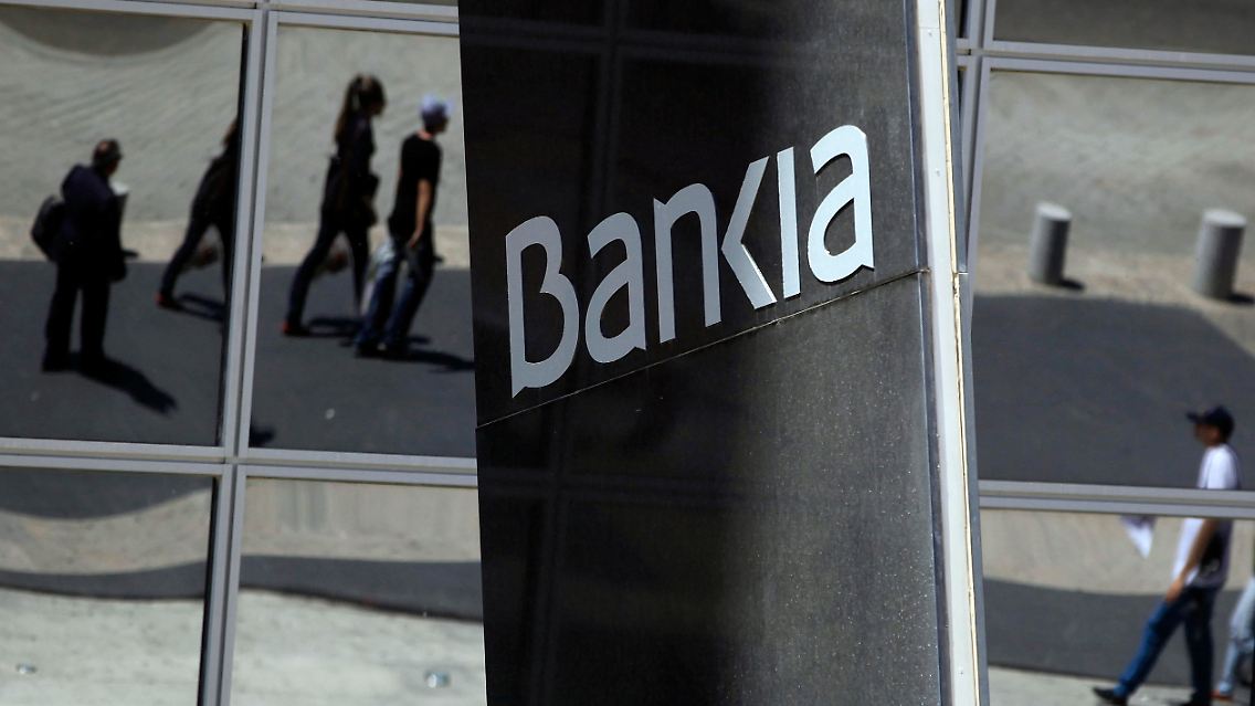 2012-05-10T130016Z_01_PDH203_RTRMDNP_3_SPAIN-BANKS.JPG8951006334068207185.jpg