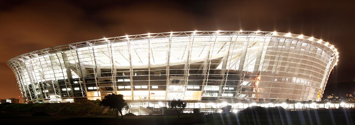 In Südafrika warten schöne Stadien auf den Besuch vieler Fans.