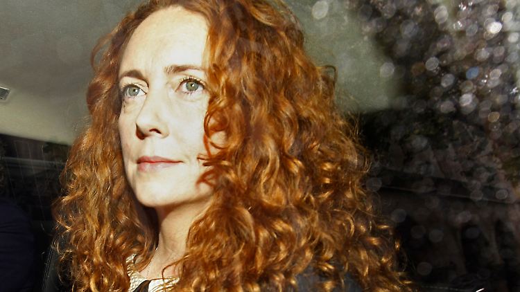 Die langen roten Locken sind das Markenzeichen der langjährigen Vertrauten von Rupert Murdoch, Rebekah Brooks. 