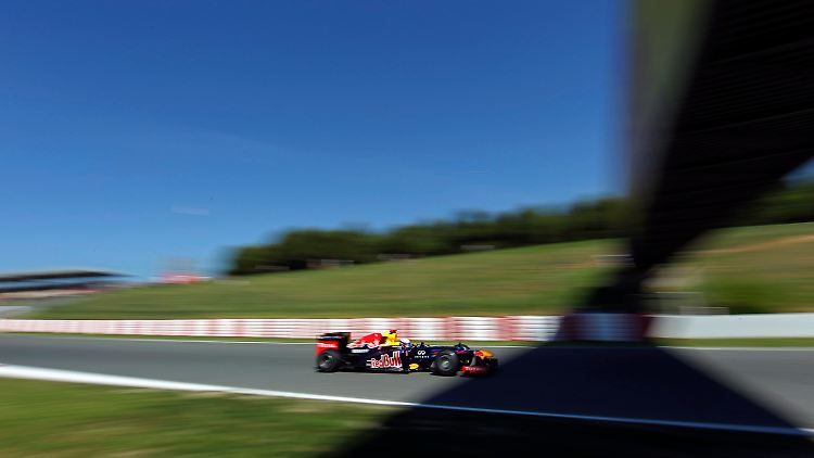 Nicht ganz vorn, aber konstant schnell präsentierte sich Weltmeister Sebastian Vettel im Training in Barcelona.