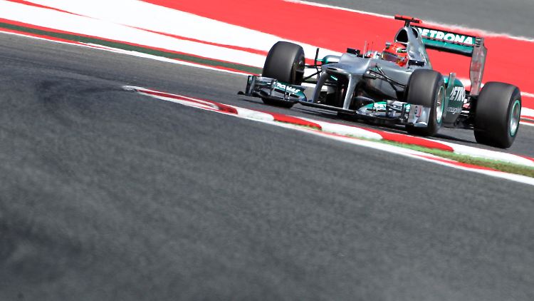 Michael Schumacher und sein Silberpfeil funktionierten in Barcelona bisher ordentlich.
