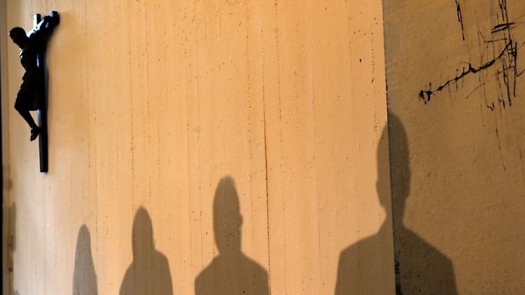 An den Vereinbarungen sind unter anderem die Deutsche Bischofskonferenz, der Arbeitskreis der Internate und die Arbeiterwohlfahrt beteiligt.