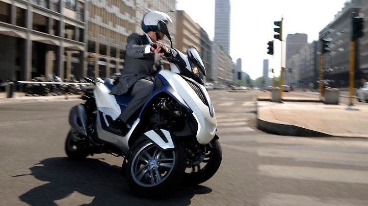 Dreiräder wie der Piaggio MP3 beflügeln den Kraftroller-Markt.