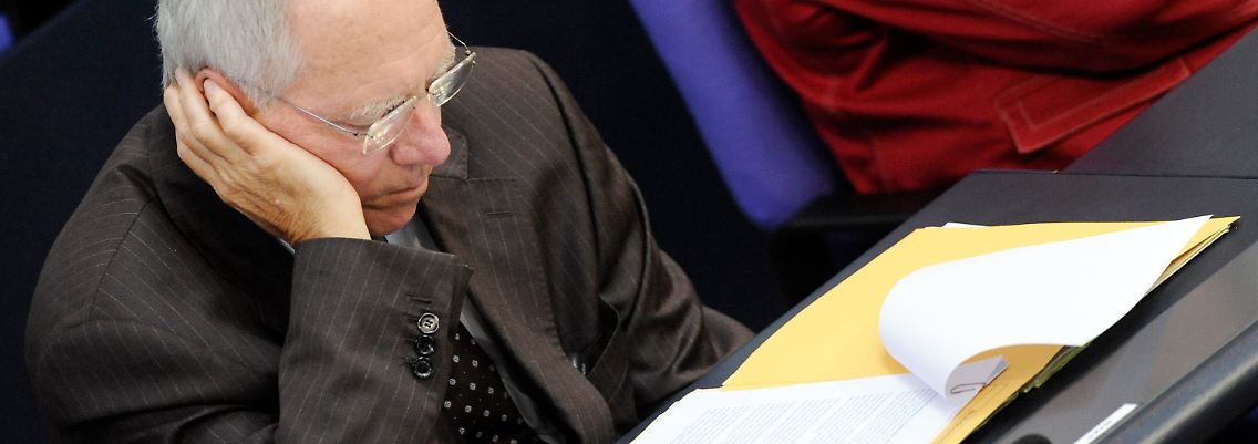Ob als Finanzminister oder Eurogruppen-Chef: Schäuble hat so oder so viel Papierkram zu erledigen.