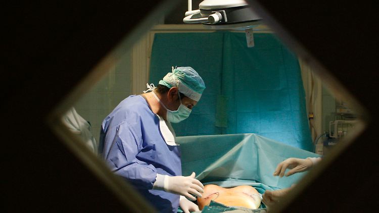 Schönheitsoperationen werden eher nicht in Deutschland durchgeführt. Hierzulande werden vor allem Herzleiden, Krebs und Brüche behandelt.